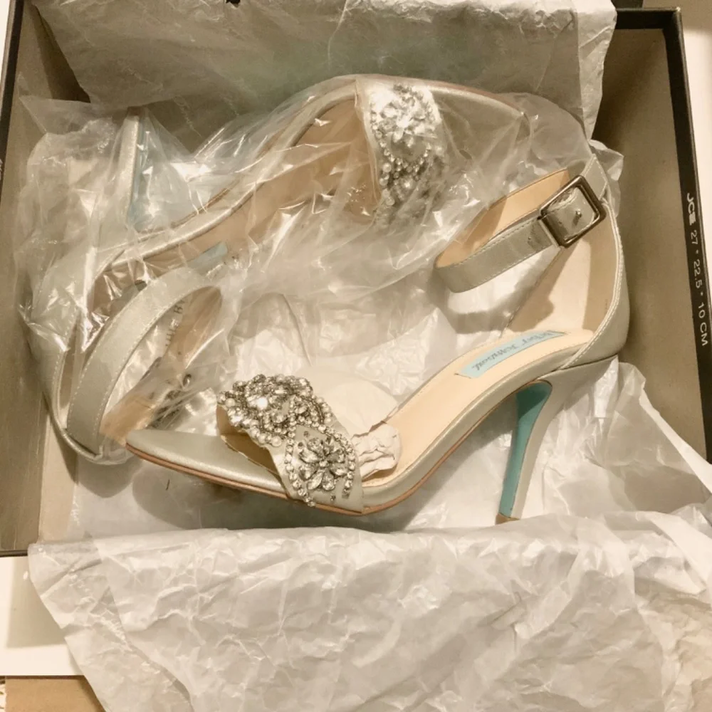 Betsey Johnson Gina Jeweled Ankle Strap Dress Sandals Silve Satin Stiletto Heels - Picture 7 of 8